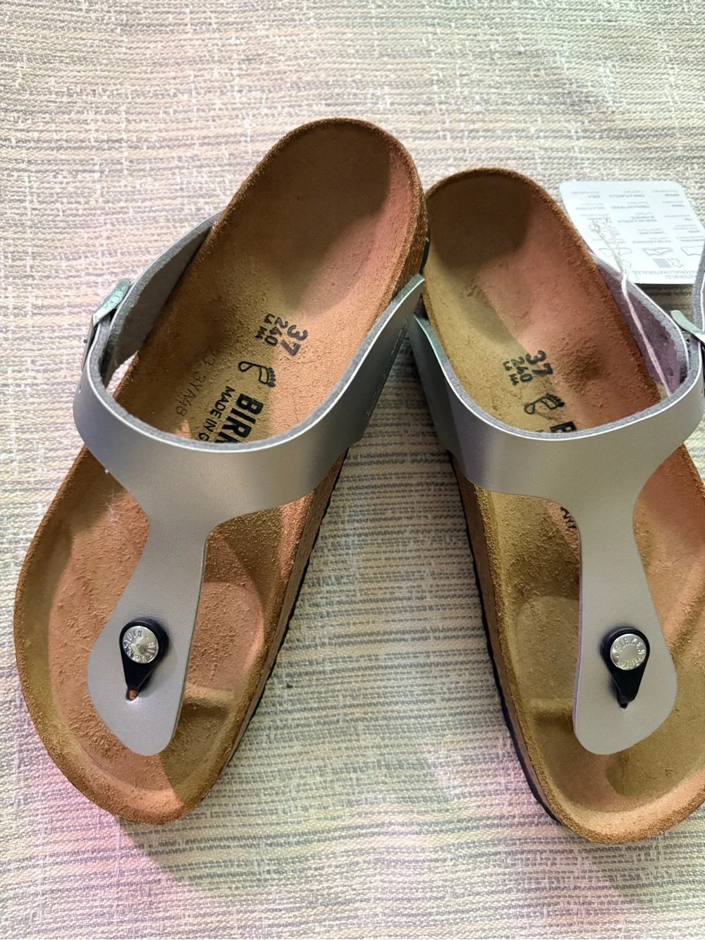 NWT Birkenstock White Gizeh Thong Sandal with Silver Buckle